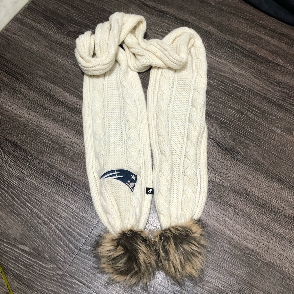 '47 Brand New England Patriots Cable Knit Scarf Cream Ivory Faux Fur Pom Poms